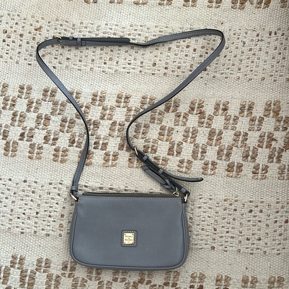 Dooney & Bourke Handbags - Dooney & Burke Crossbody Purse